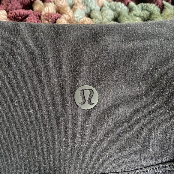 Lululemon Wide leg capri yoga pants. Size 10 - Picture 3 of 4